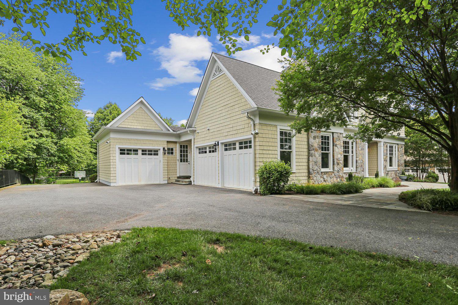 11736 Gainsborough Road Potomac, MD 20854 - Photo 16 of 100 3 Car Garage with 1 EV Charger