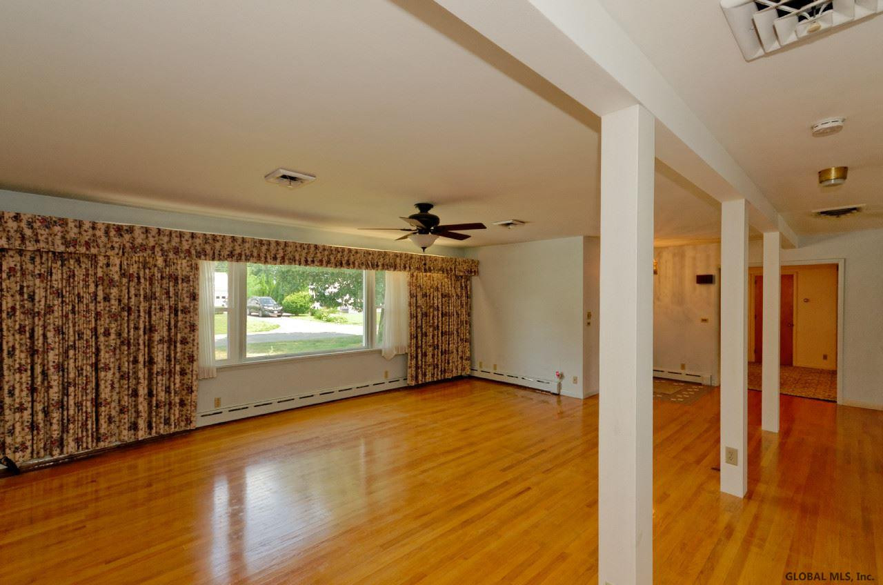 2918 Windermere Road Schenectady, NY 12304 - Photo 6 of 25 Photo 6
