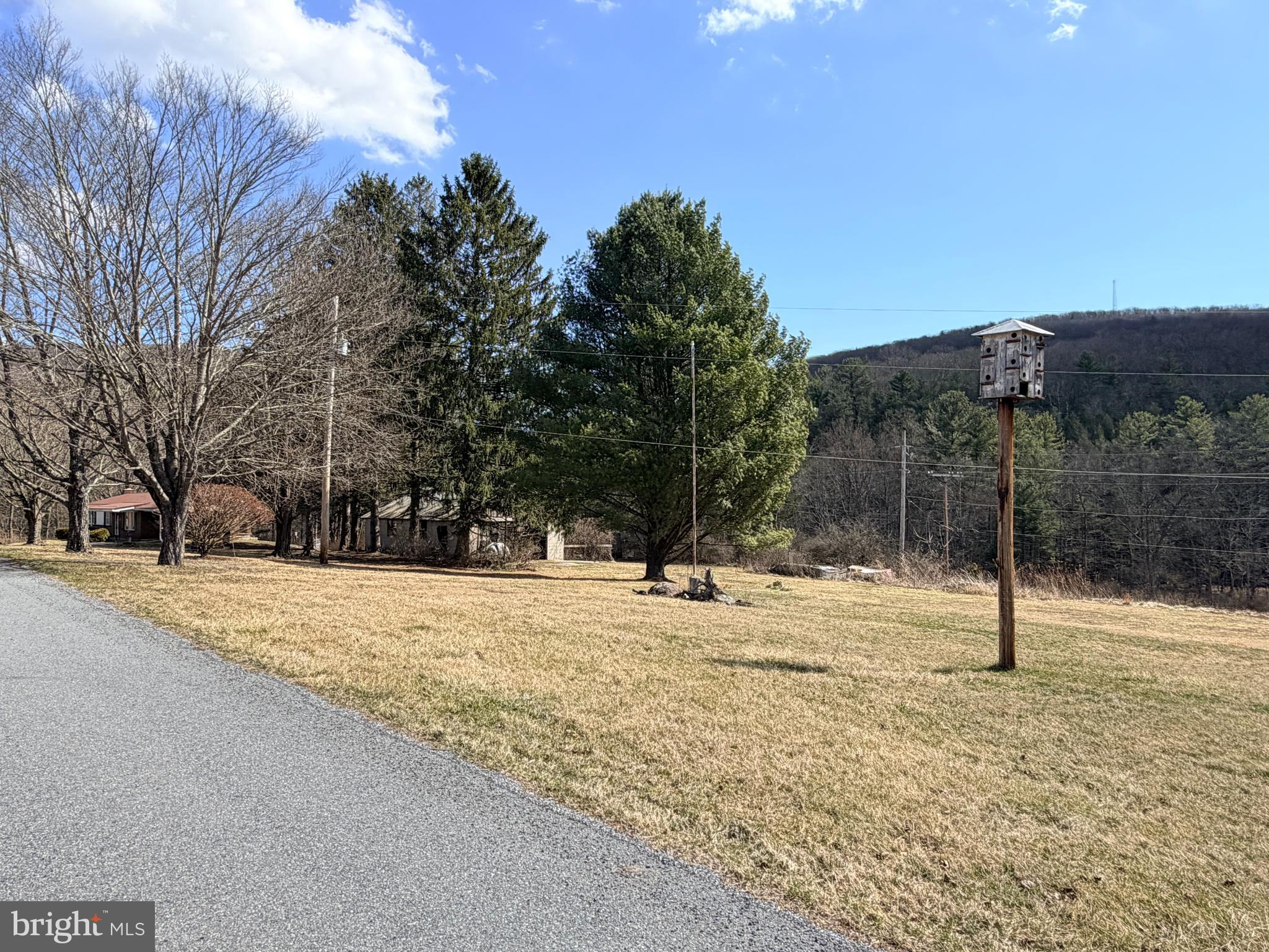 242 Gracey Road Waterfall, PA 16689 - Photo 4 of 40