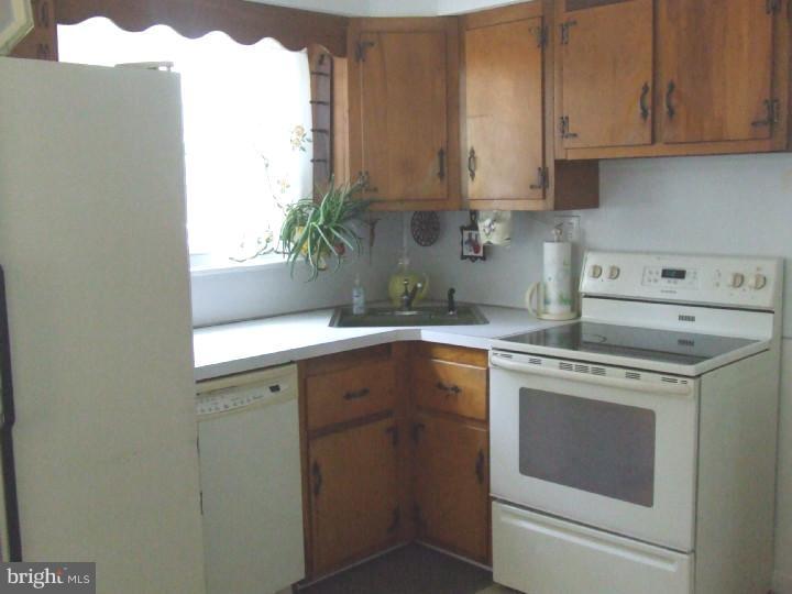 1107 Wynnbrook Road Secane, PA 19018 - Photo 5 of 14 Kitchen