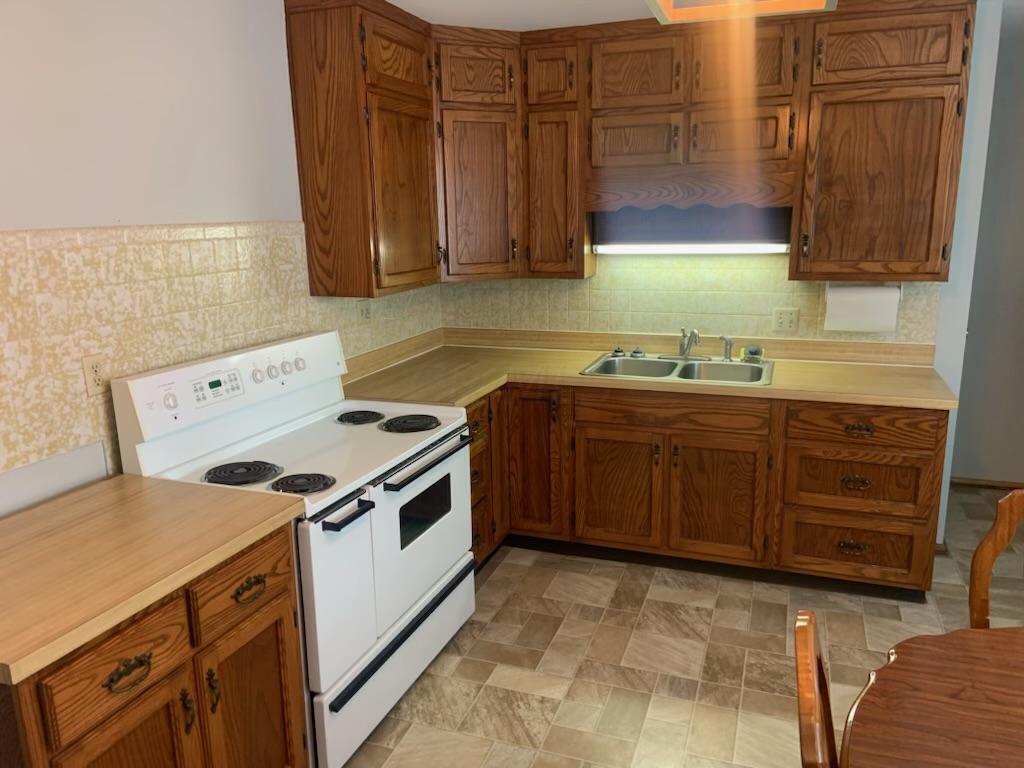 165 Fieldpoint Road Heath, OH 43056 - Photo 9 of 12 165 Field inside pic 3