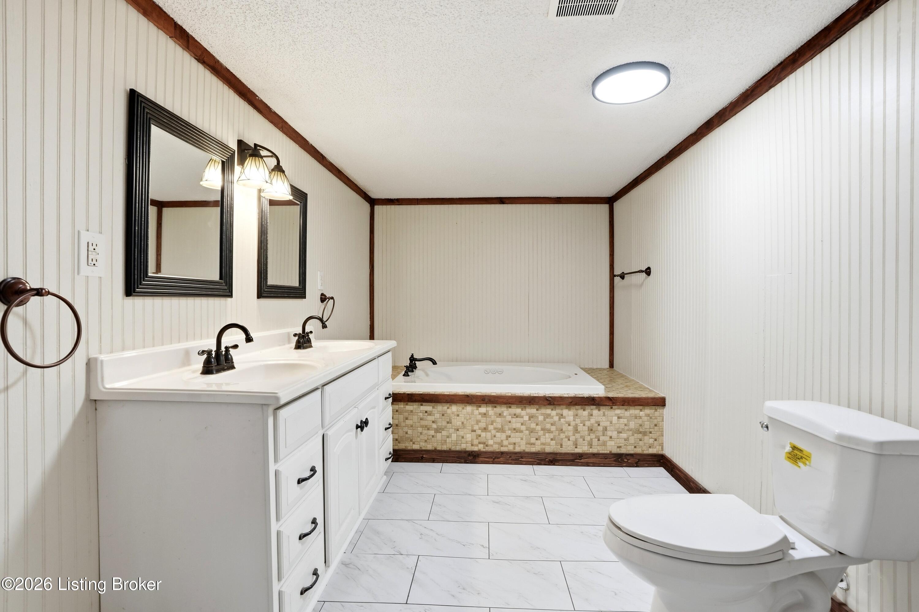 1761 Wonderland Road Upton, KY 42784 - Photo 29 of 70 28_Primary Bathroom View 2