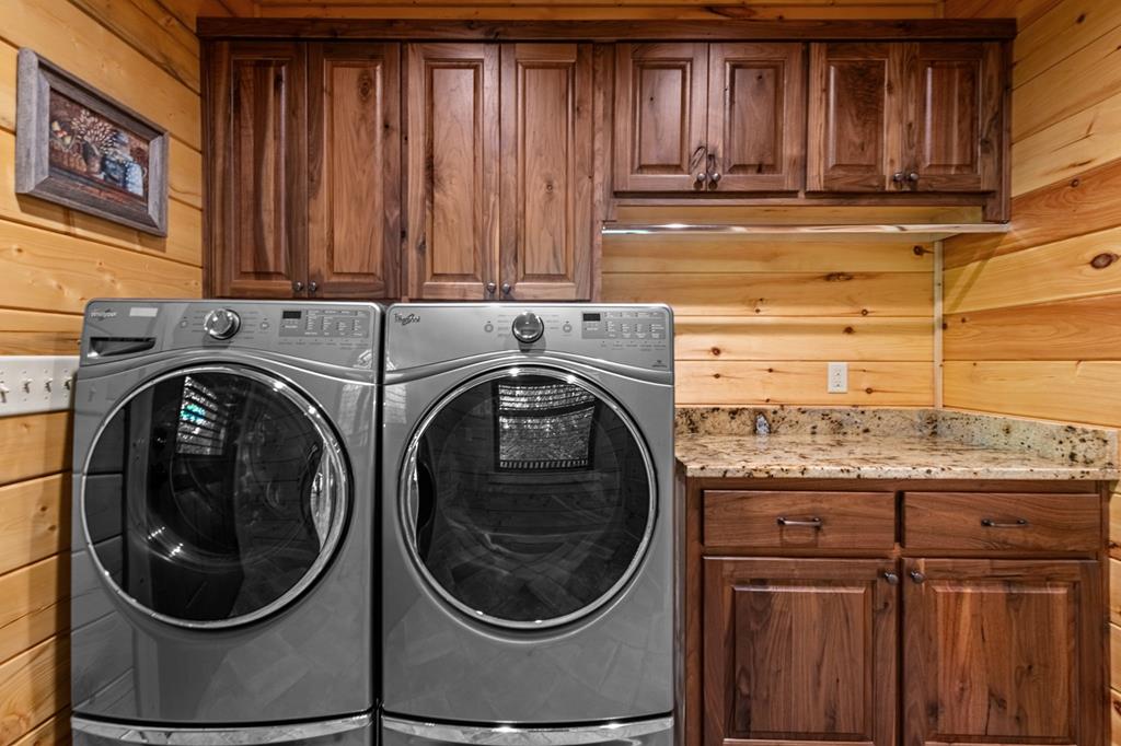 460 Wikle Drive Ellijay, GA 30540 - Photo 22 of 81 Mud room doubles as laundry room