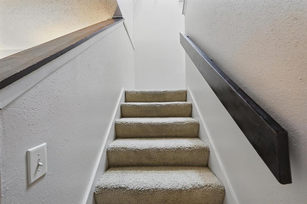 2700 Stonehaven Court Irving, TX 75038 - Photo 18 of 40 a view of entryway