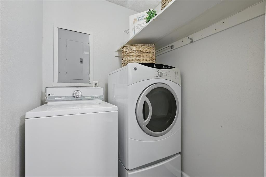 2700 Stonehaven Court Irving, TX 75038 - Photo 33 of 40 a utility room with dryer and washer