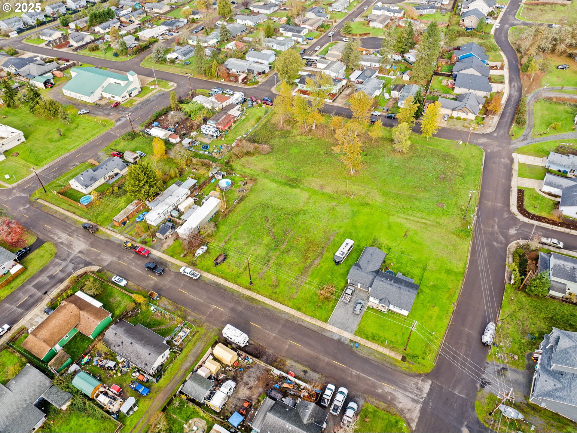 287 East 3rd Street Lowell, OR 97452 - Photo 13 of 23