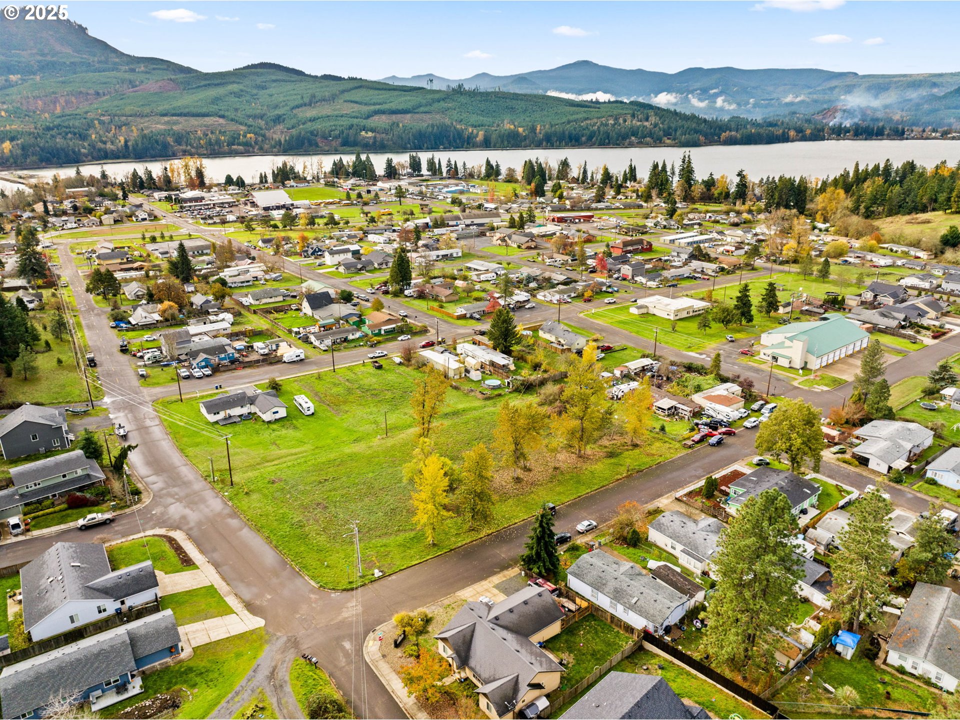 287 East 3rd Street Lowell, OR 97452 - Photo 18 of 23 a view of lake