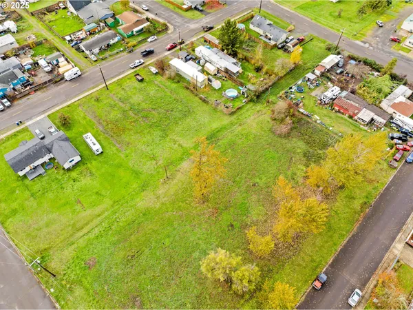 $1,150,000 | 287 East 3rd Street, Lowell, OR 97452