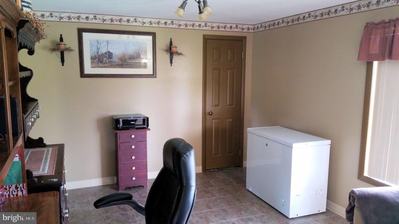 525 Deagen Road Hanover, PA 17331 - Photo 7 of 30