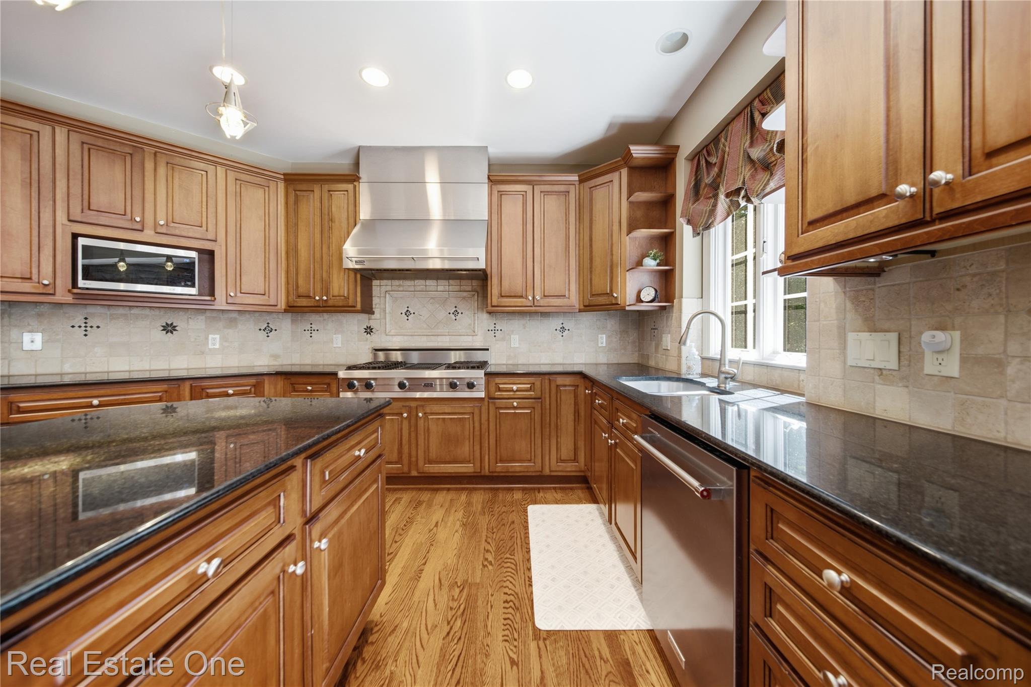 472 Timbermill Lane Howell, MI 48843 - Photo 16 of 52 DSC05618.jpg