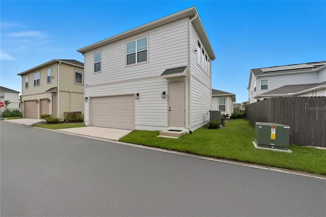 a view of a house with a yard