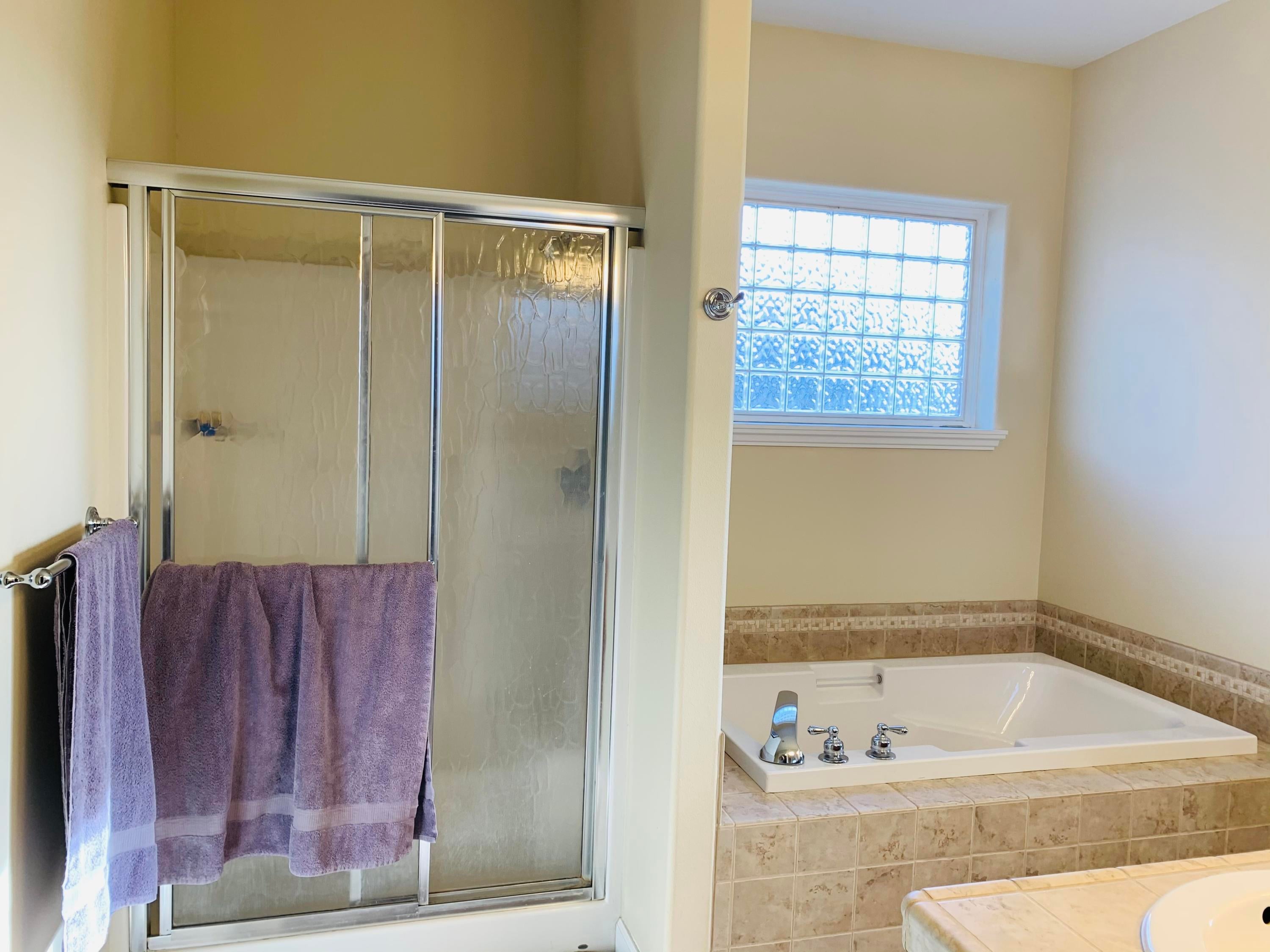 300 East Ridgeview Drive Culver, OR 97734 - Photo 30 of 38 Master Bathroom shower & tub