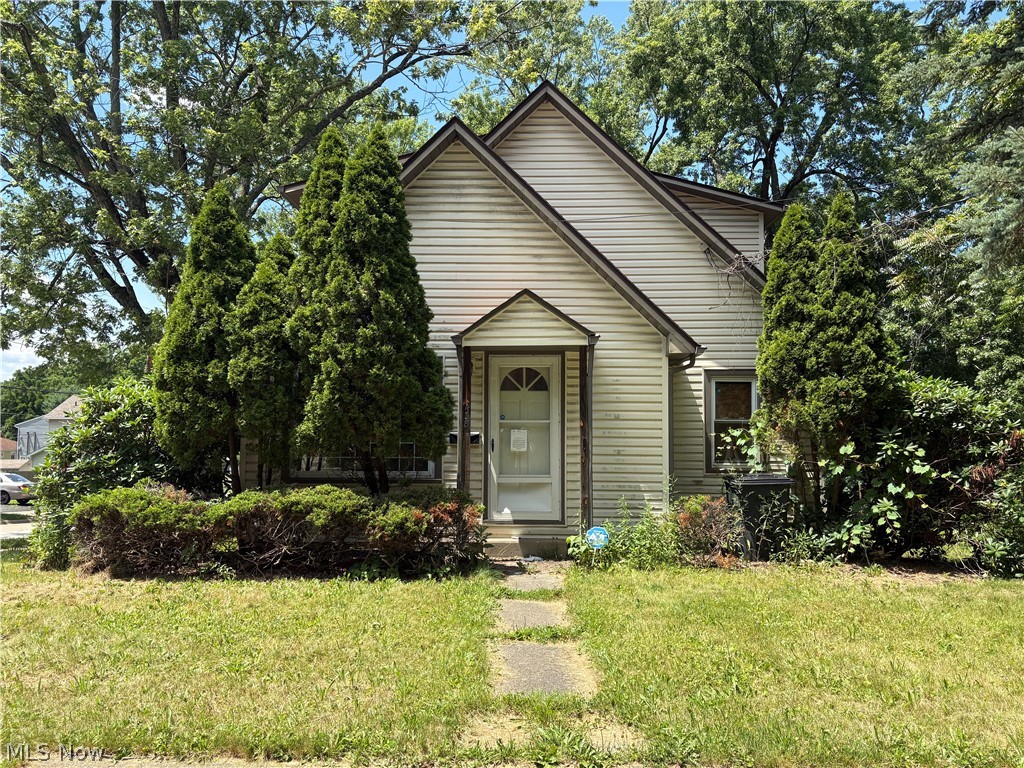 438 Baldwin Road Akron, OH 44312 - Photo 1 of 18