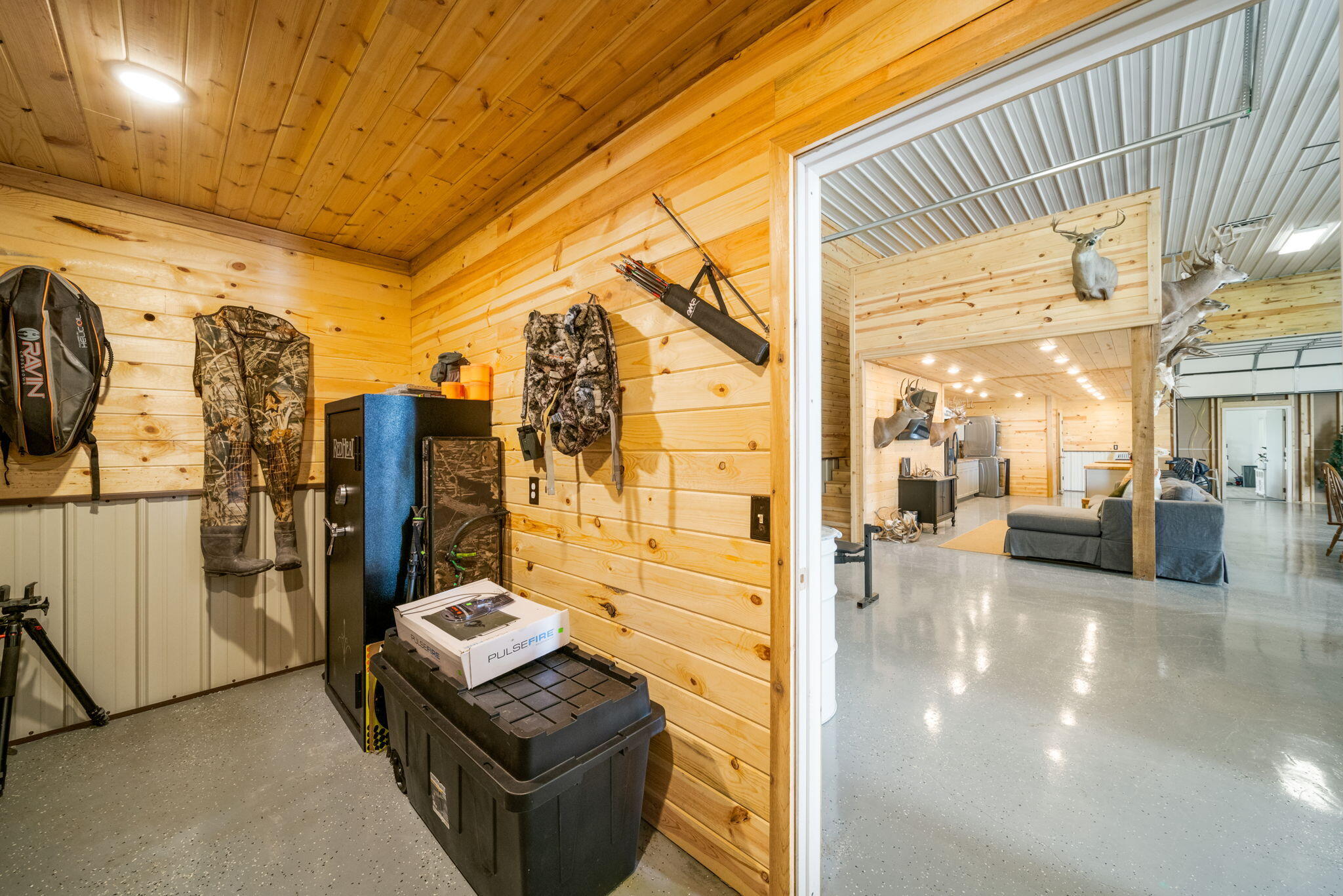 13737 East 380 Road Jay, OK 74346 - Photo 80 of 90 Hunting room In shop