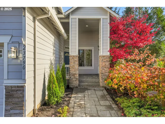 a view of house with garden