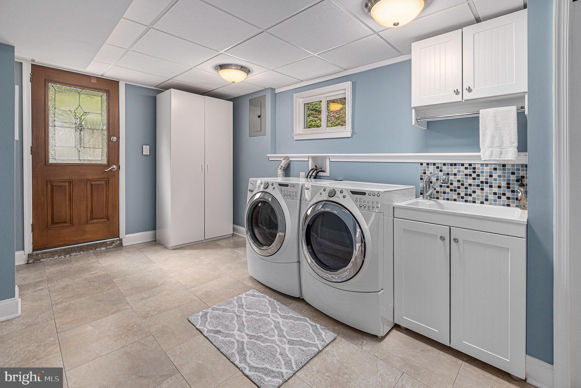 556 Forest Road Wayne, PA 19087 - Photo 25 of 35 a utility room with dryer and washer