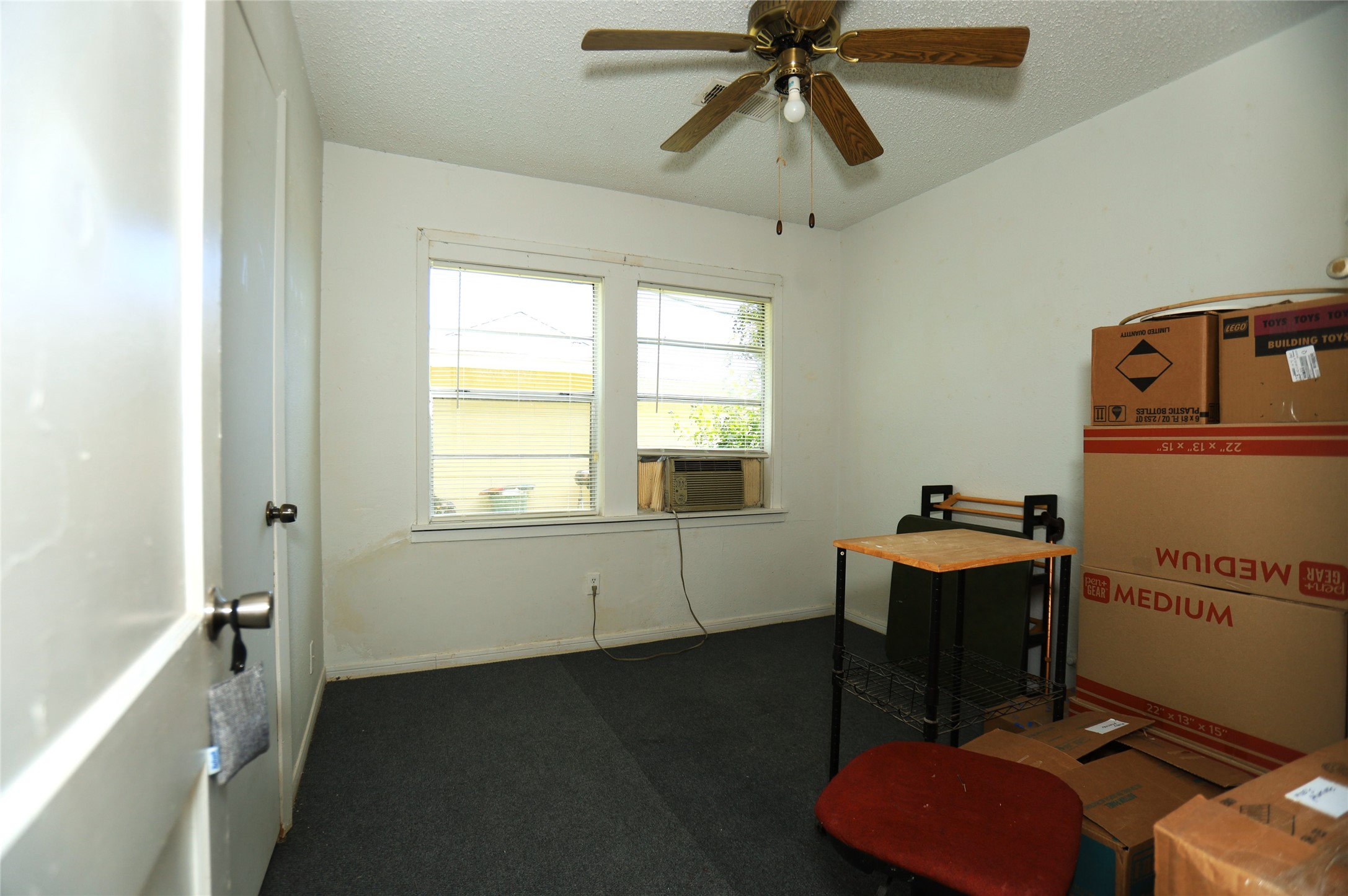 405 Center Way Lake Jackson, TX 77566 - Photo 14 of 21 a workspace with furniture and window