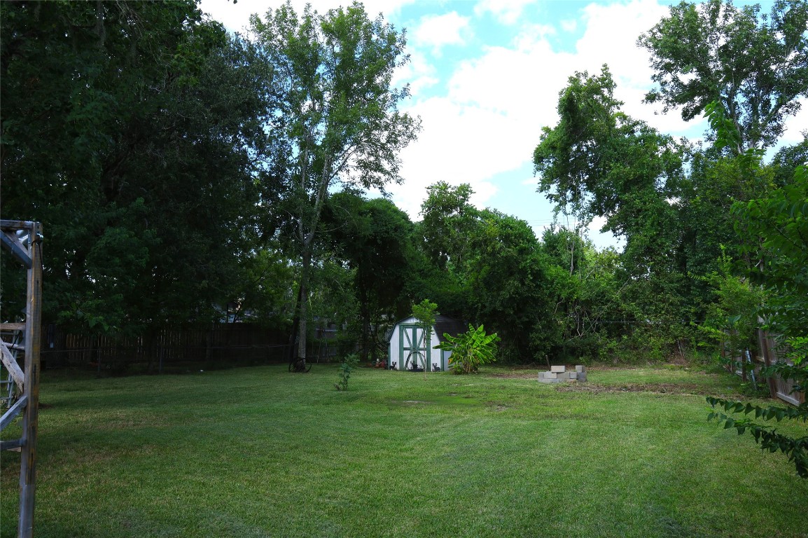 405 Center Way Lake Jackson, TX 77566 - Photo 20 of 21 a view of a back yard