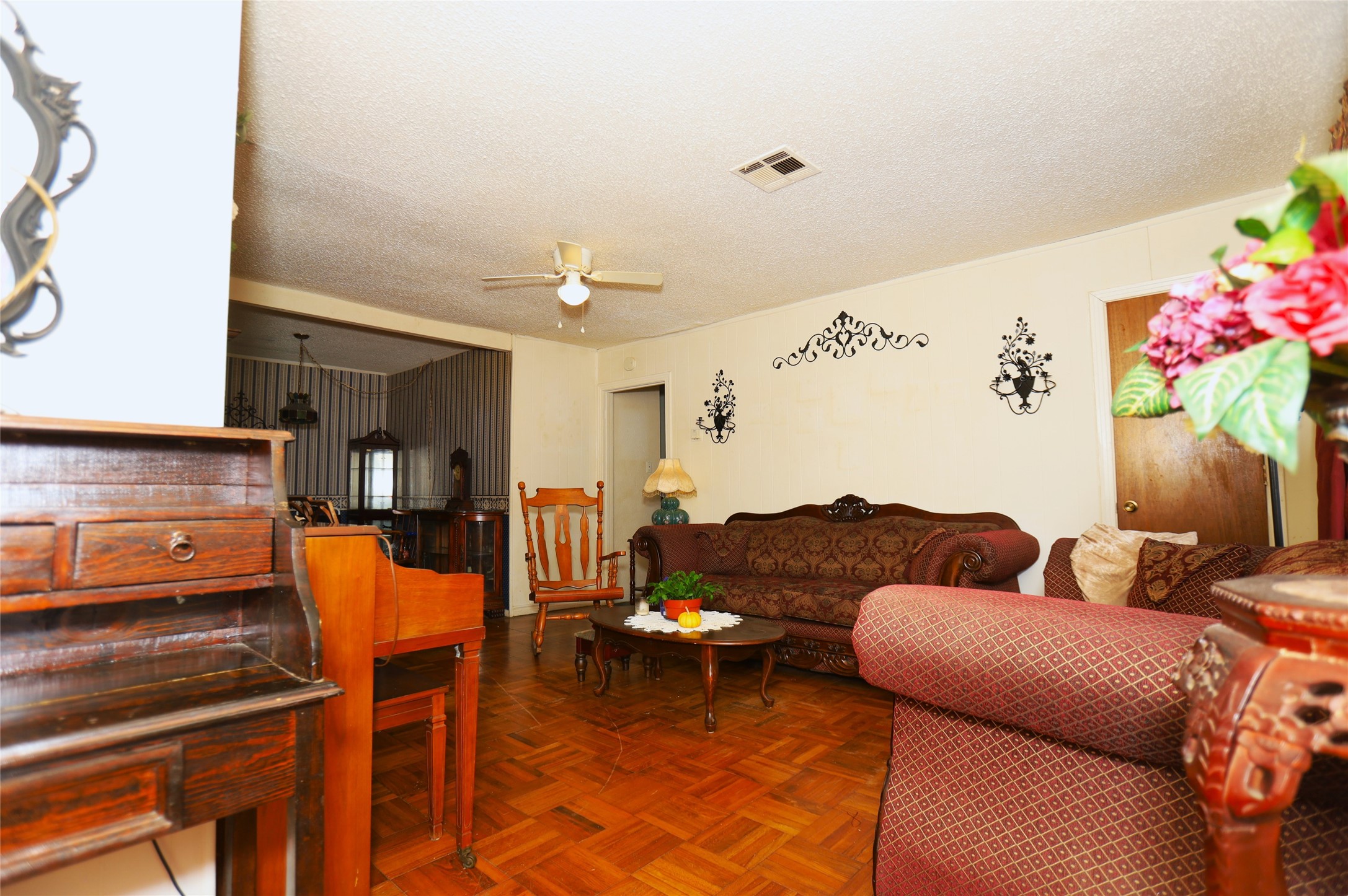 405 Center Way Lake Jackson, TX 77566 - Photo 2 of 21 a living room with furniture and a chandelier