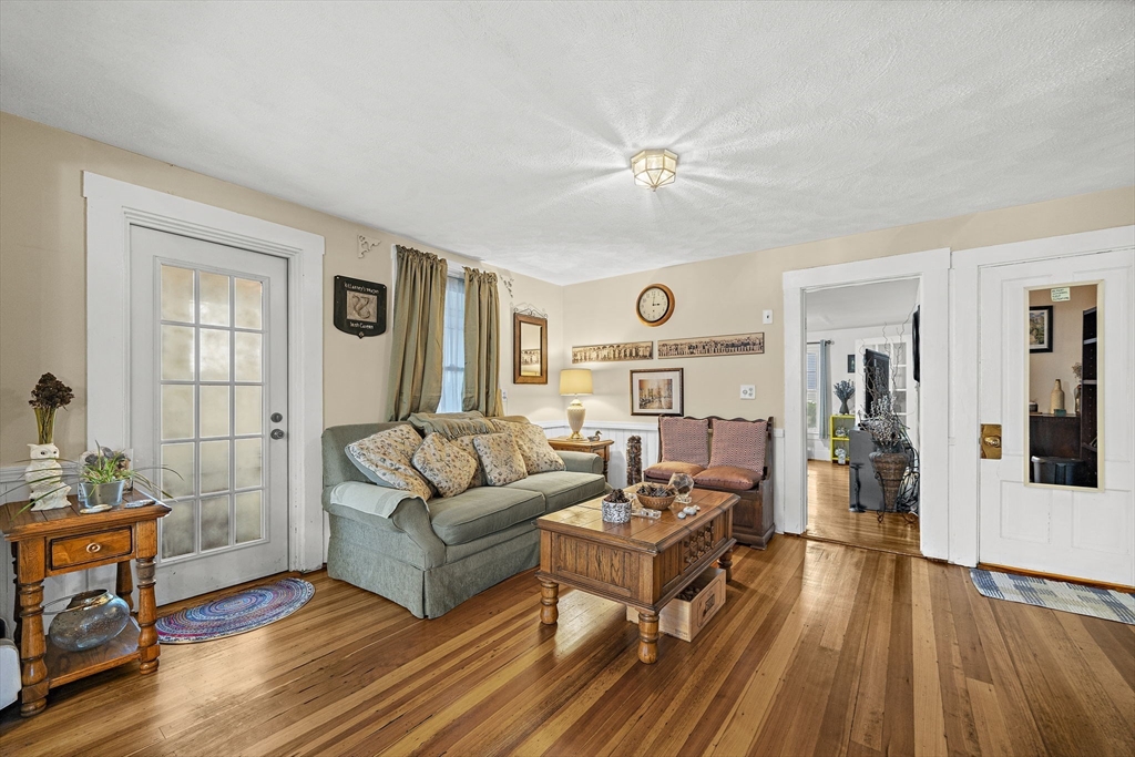 17 Wright Street Woburn, MA 01801 - Photo 8 of 39