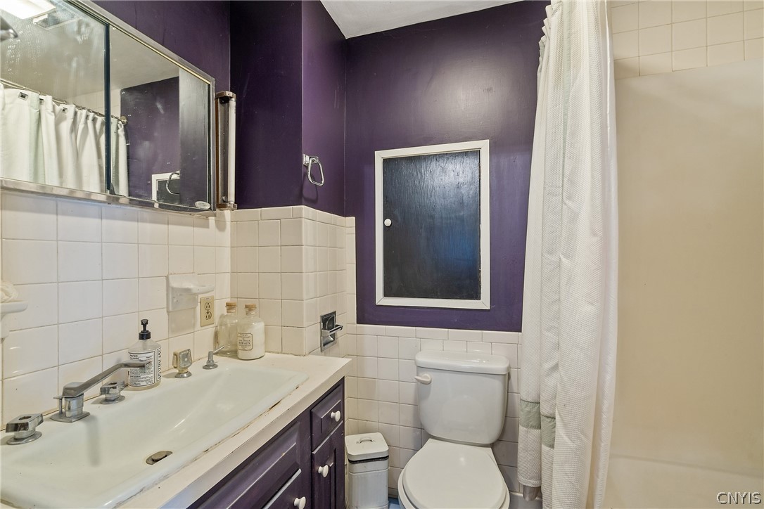 11159 Highway 34 Cato, NY 13033 - Photo 33 of 50 En suite bathroom