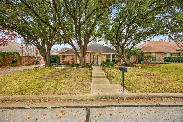 $350,000 | 5528 Oak Branch Drive, Arlington, TX 76016