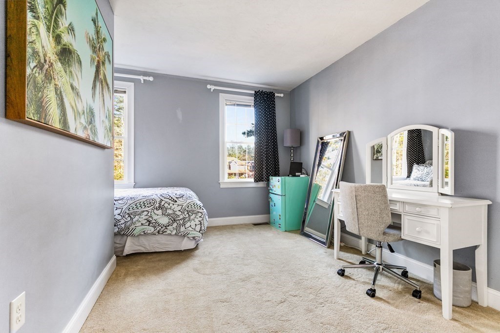 47 Mayflower Lane Rochester, MA 02770 - Photo 28 of 40 a living room with furniture and a window