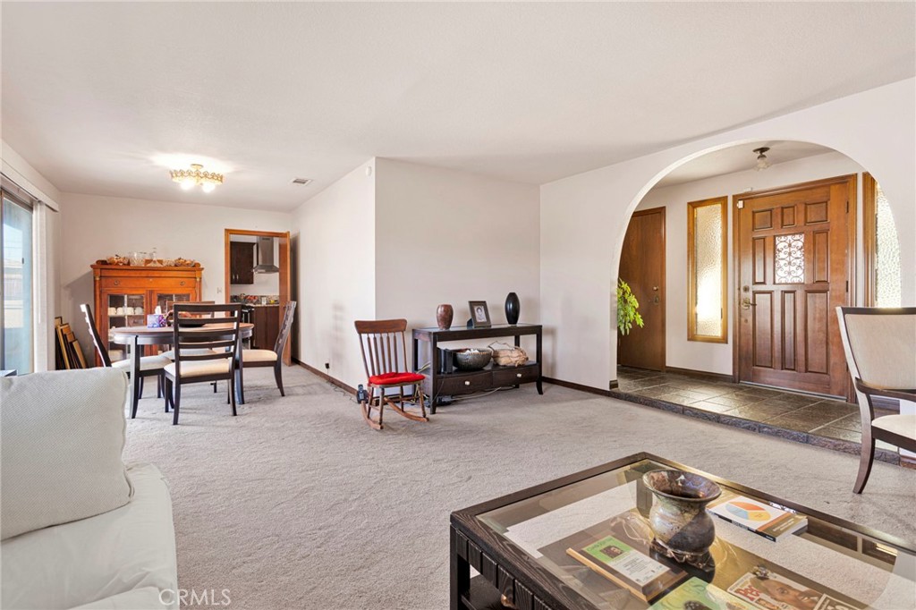 13150 Quapaw Road Apple Valley, CA 92308 - Photo 4 of 44