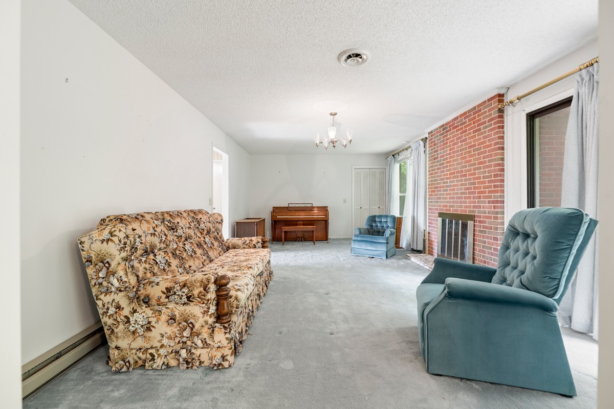 6908 River Rd Pike Nashville, TN 37209 - Photo 17 of 47 a living room with furniture