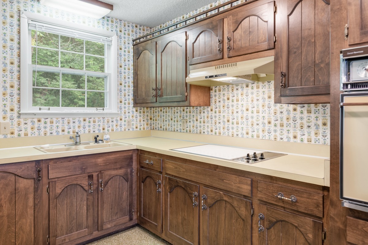 6908 River Rd Pike Nashville, TN 37209 - Photo 21 of 47 a bathroom with a sink and a bathtub