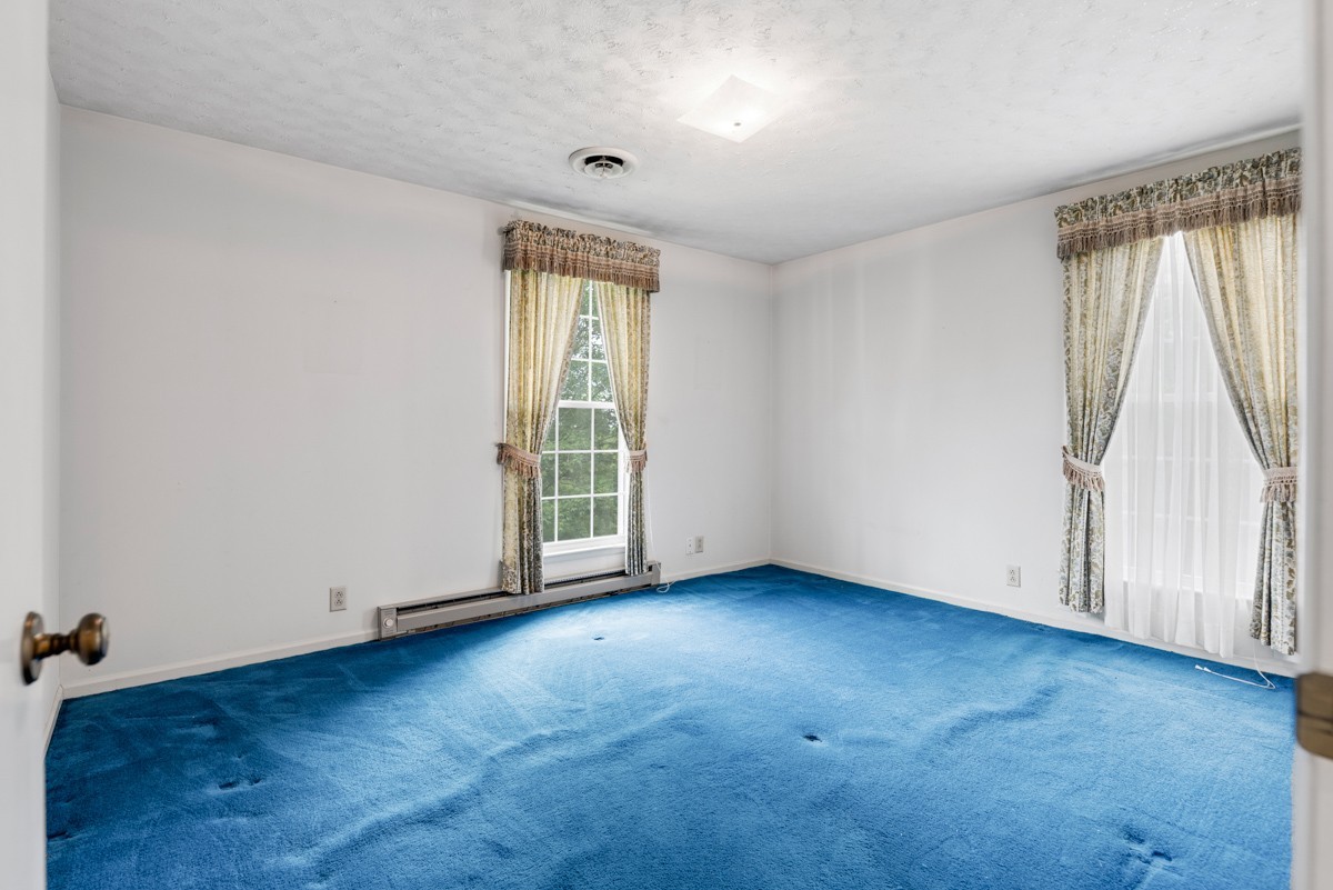 6908 River Rd Pike Nashville, TN 37209 - Photo 28 of 47 an empty room with a window