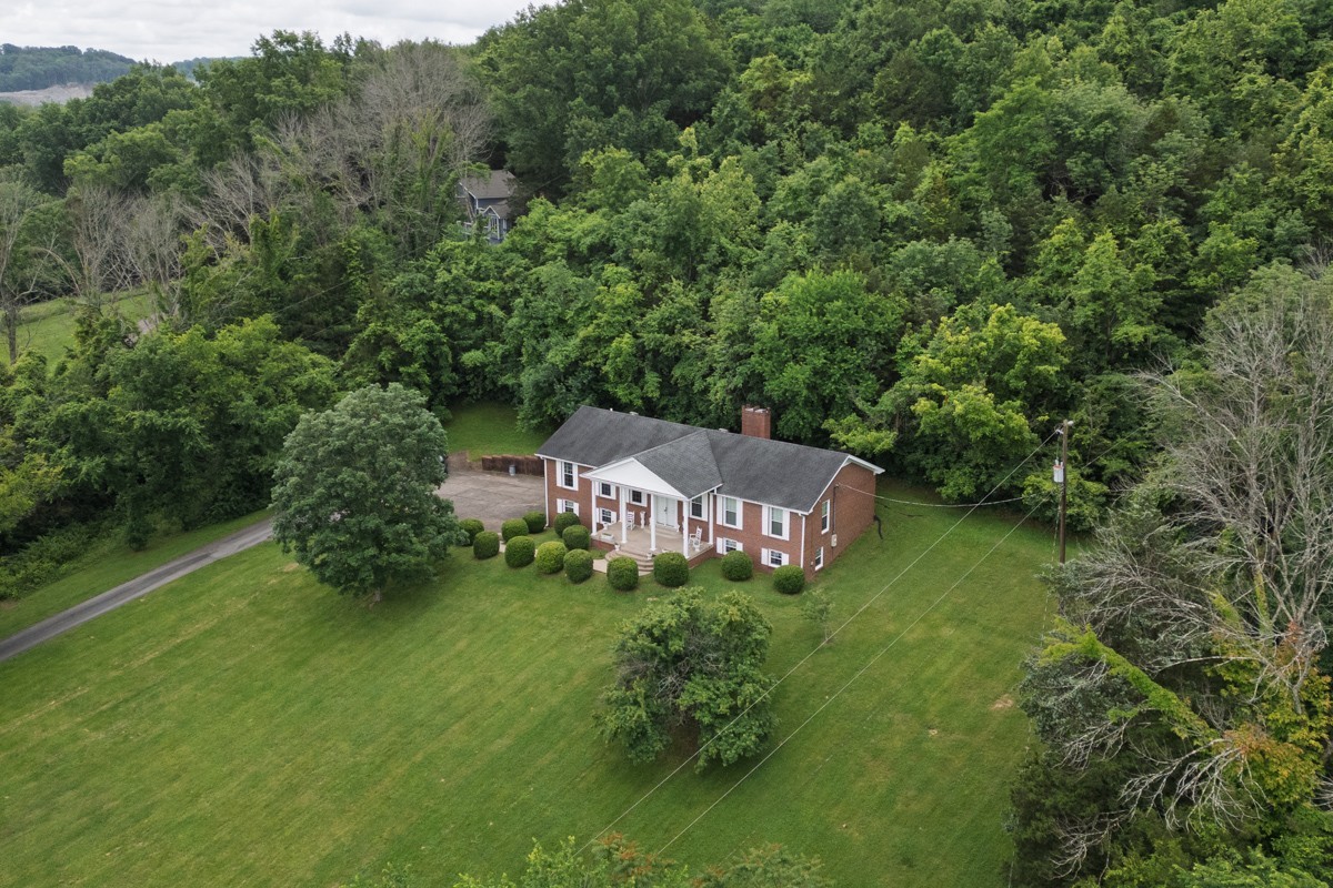 6908 River Rd Pike Nashville, TN 37209 - Photo 3 of 47 a garden view with a trees