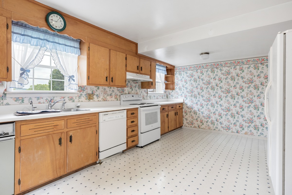 6908 River Rd Pike Nashville, TN 37209 - Photo 34 of 47 a kitchen with stainless steel appliances a stove a sink and a microwave