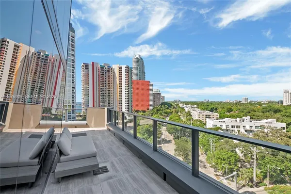 $5,500 | 1451 Brickell Avenue, Unit 904, Miami, FL 33131
