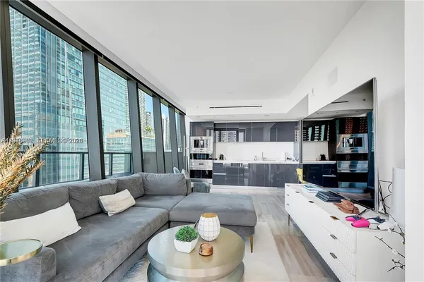 $5,500 | 1451 Brickell Avenue, Unit 904, Miami, FL 33131