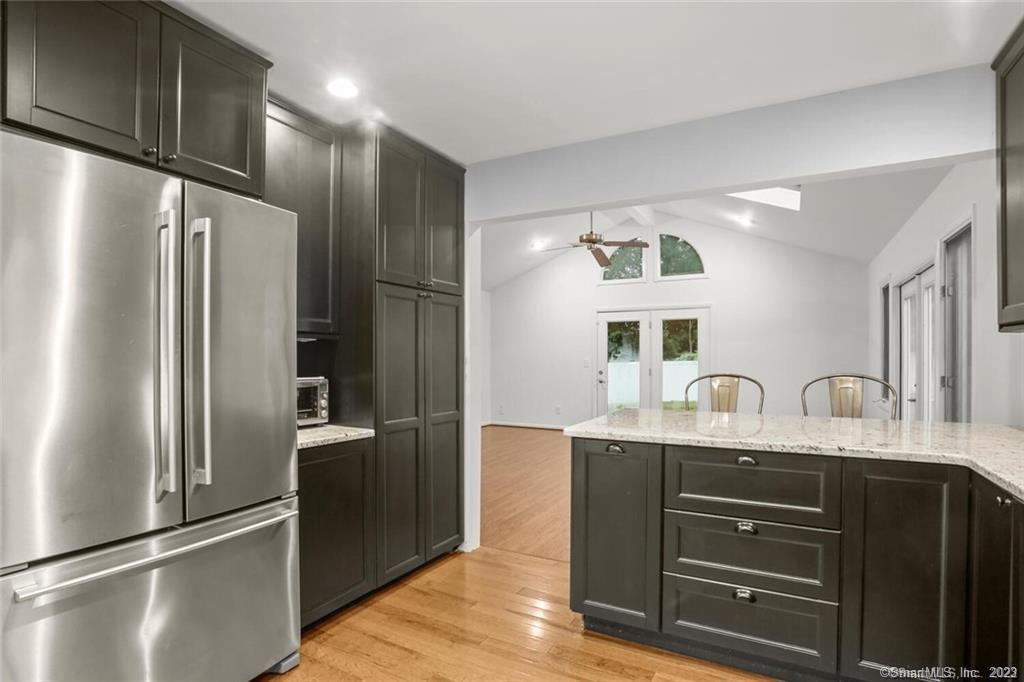 10 Harvann Road Norwalk, CT 06850 - Photo 9 of 32