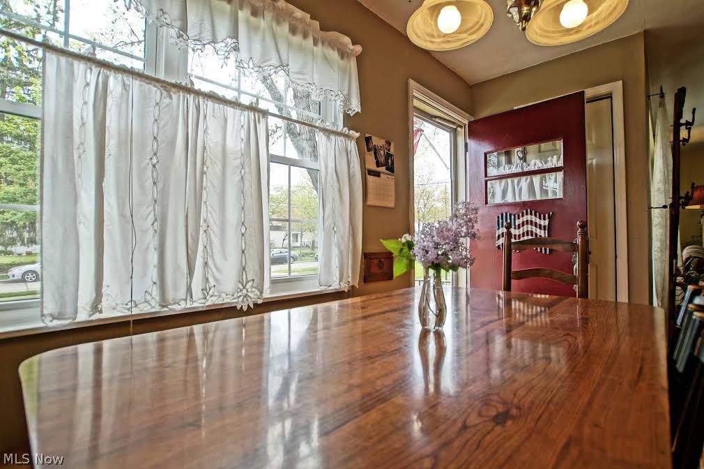 1632 Edgefield Road Lyndhurst, OH 44124 - Photo 7 of 20