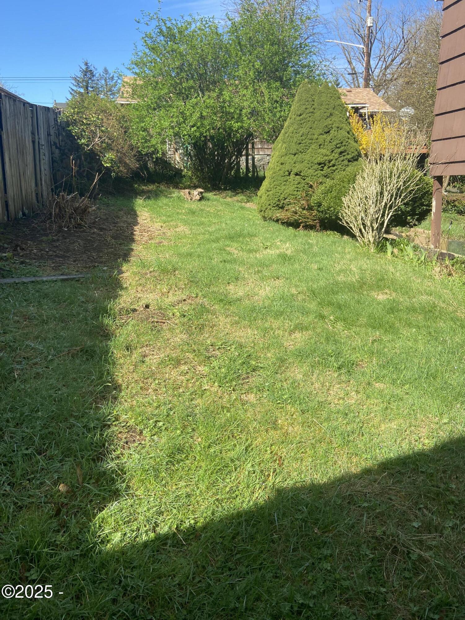 811 Southeast 7th Street Toledo, OR 97391 - Photo 15 of 36 Yard