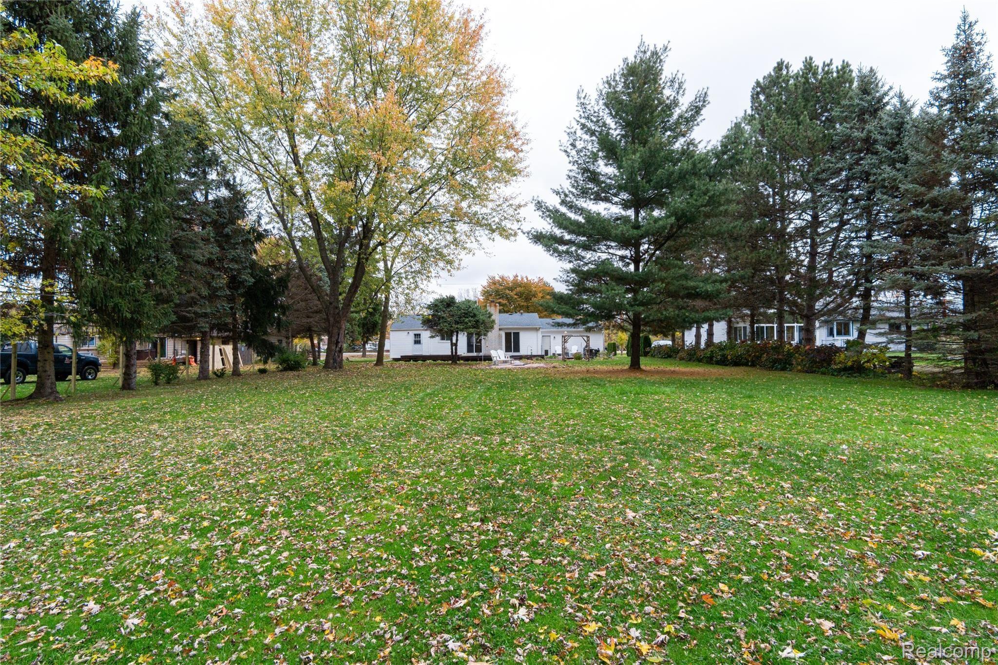1423 North Long Lake Road Fenton, MI 48430 - Photo 24 of 30 Exteriors (15 of 15).jpg