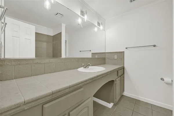 $2,600 | 2515 Baycrest Drive, Houston, TX 77058