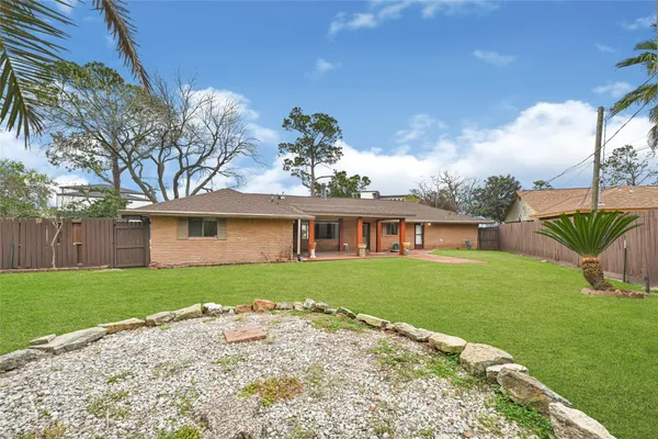 $2,600 | 2515 Baycrest Drive, Houston, TX 77058