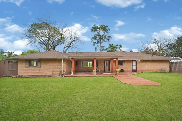 $2,600 | 2515 Baycrest Drive, Houston, TX 77058