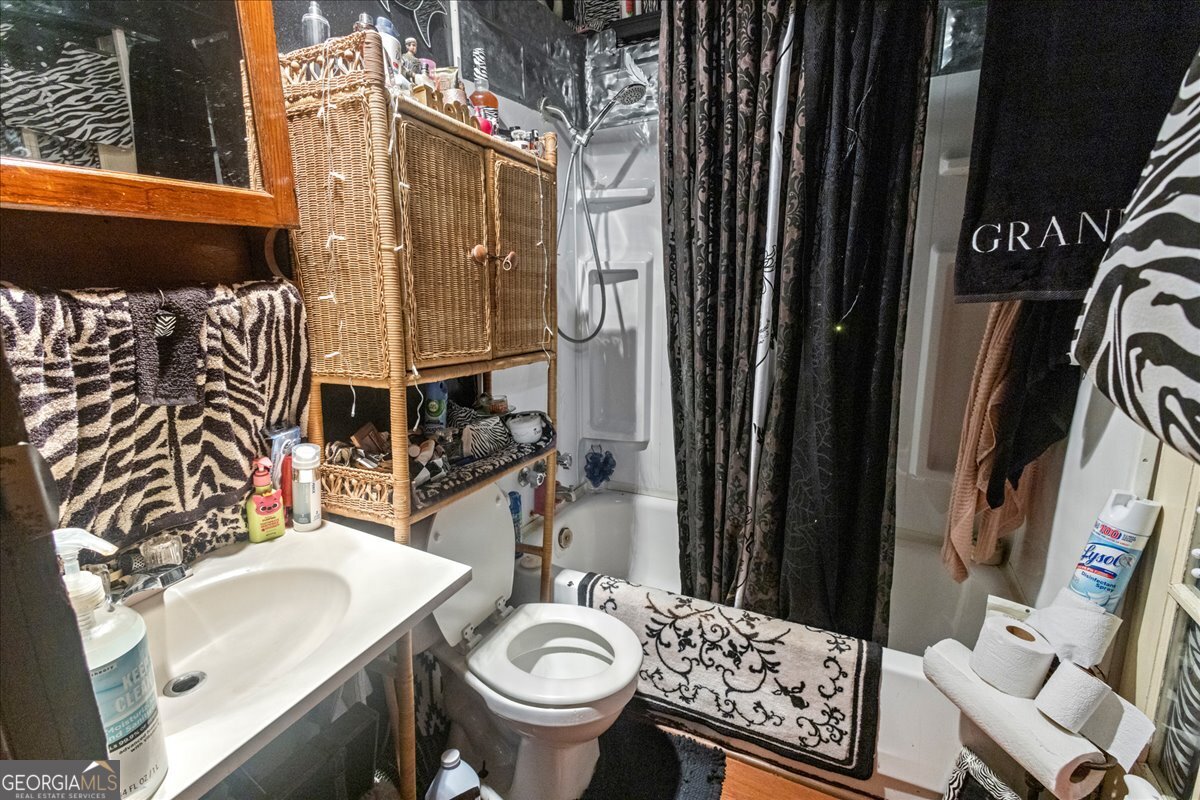 1377 Wrightsboro Road Augusta, GA 30901 - Photo 44 of 49 a bathroom with a sink toilet and shower