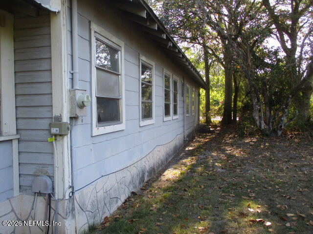 9742 Highway 301 Hampton, FL 32044 - Photo 3 of 19 a front view of a house with a yard