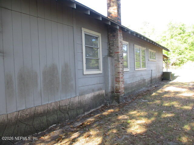 9742 Highway 301 Hampton, FL 32044 - Photo 5 of 19 a backyard of a house