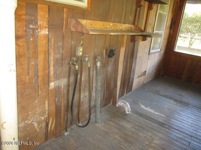 9742 Highway 301 Hampton, FL 32044 - Photo 7 of 19 a bathroom with a shower