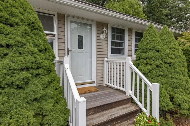 $3,000 | 295 McKinley Road, Portsmouth, NH 03801