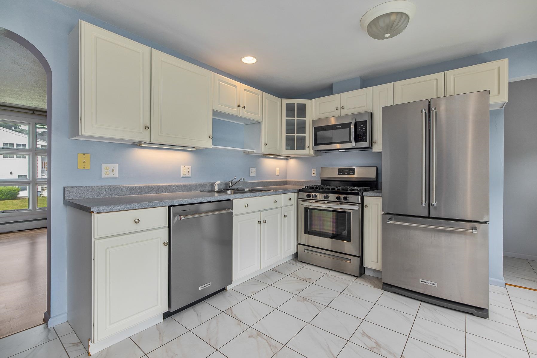 295 McKinley Road Portsmouth, NH 03801 - Photo 3 of 32