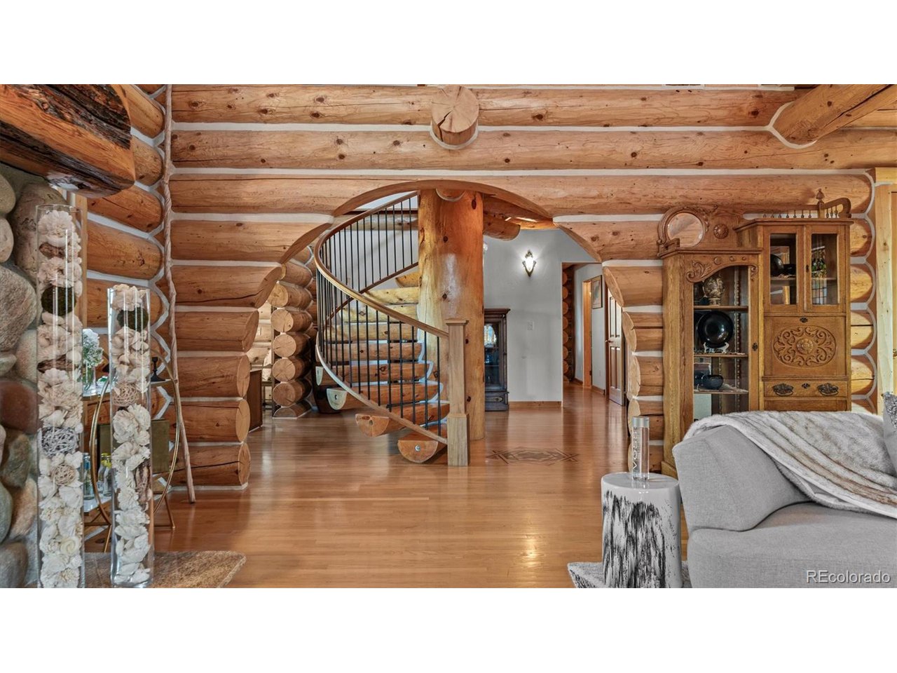 3875 F F 3/4 Road Palisade, CO 81526 - Photo 21 of 45 a living room with furniture