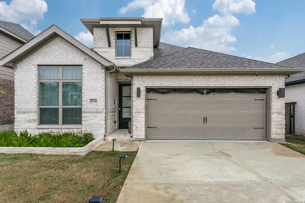 $2,700 | 2134 Knippa, San Antonio, TX 78253